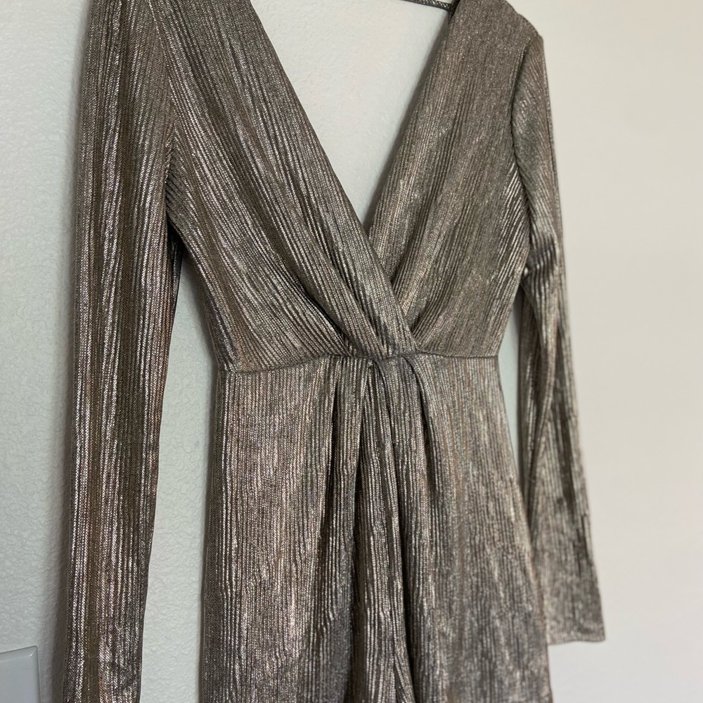 ASTR THE LABEL Kenzie Romper in Metallic Silver size S - Picture 9 of 11